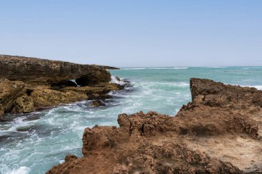 Cape Buffon Walking Trail, Southend, Güney Avustralya boyunca engebeli deniz manzarası.