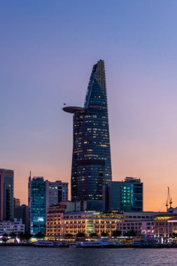 Ho Chi Minh City, Viet Nam - 25 Nisan 2024: Ho Chi Minh City merkez ticaret bölgesindeki Bitexco Finans Kulesi.