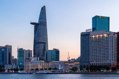 Ho Chi Minh Şehri, Viet Nam - 25 Nisan 2024: Thu Thiem 'den Ho Chi Minh şehrinin ufuk çizgisi.