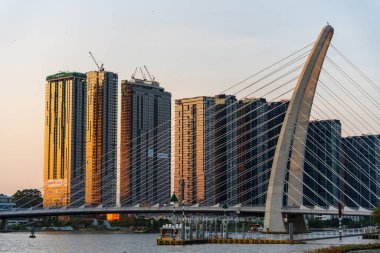 Ho Chi Minh Şehir Merkezi 'ndeki Ba Son Köprüsü, 1. Mıntıka ile 2. Mıntıka' yı birbirine bağlıyor..