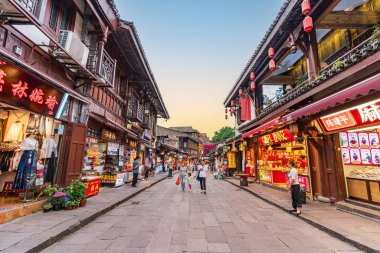 Chonqing, Çin - 7 Mayıs 2024: Ciqikou Antik Kenti, Chonqing 'de ünlü bir turizm merkezi.