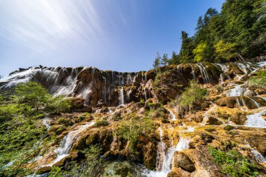 Jiuzhai Vadisi Ulusal Parkı, Çin 'de Pearl Shoal Şelalesi.