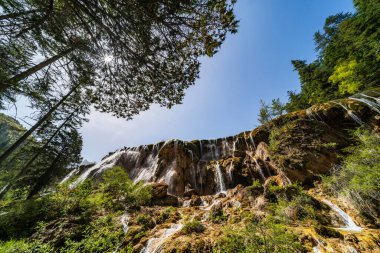 Jiuzhai Vadisi Ulusal Parkı, Çin 'de Pearl Shoal Şelalesi.