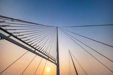 Güneş güvertesi, Ha Long Körfezi, Quang Ninh, Vietnam 'da lüks bir gemi gezisinde..