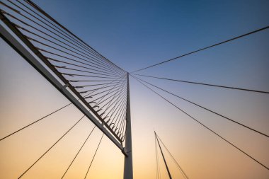 Güneş güvertesi, Ha Long Körfezi, Quang Ninh, Vietnam 'da lüks bir gemi gezisinde..
