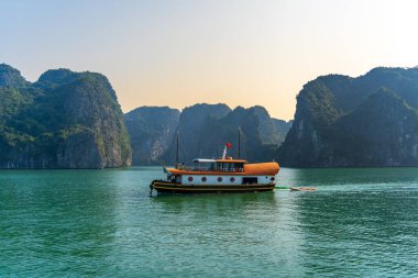Lan Ha Bay, Vietnam - 27 Nisan 2024: Lan Ha Bay, Cat Ba, Vietnam