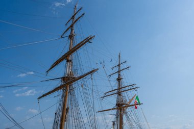 DARWIN, AUSTRALIA - 06 OCT 2024: İtalyan eğitim gemisi Amerigo Vespucci, 2024 dünya turu sırasında Darwin 'deki Fort Hill rıhtımına yanaştı.