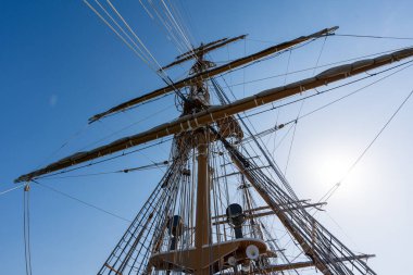 DARWIN, AUSTRALIA - 06 OCT 2024: İtalyan eğitim gemisi Amerigo Vespucci, 2024 dünya turu sırasında Darwin 'deki Fort Hill rıhtımına yanaştı.