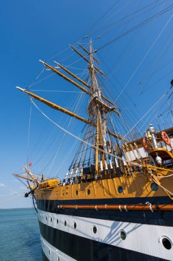 DARWIN, AUSTRALIA - 06 OCT 2024: İtalyan eğitim gemisi Amerigo Vespucci, 2024 dünya turu sırasında Darwin 'deki Fort Hill rıhtımına yanaştı.