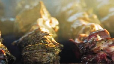 Darwin 'deki Yunan Glenti festivalinde Lamb souvlaki ızgarası.