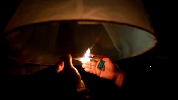 Ohnivá Světla Vznášejí Lucerny Festivalu Plovoucích Luceren Thajsku — Stock video
