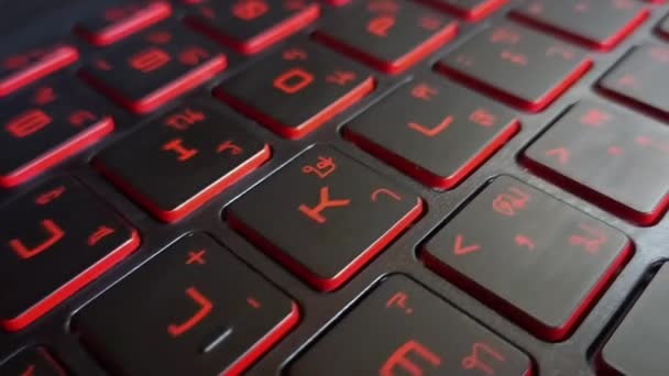Lukket Opp Kvinnens Hånd Skriver Thai Engelsk Alfabet Laptop Tastatur – stockvideo