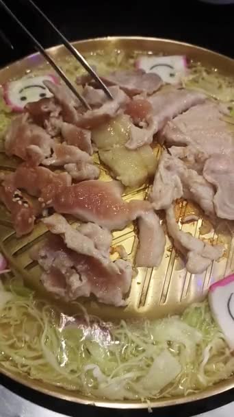 Thai Barbecue Thai Buffet Mit Gegrilltem Schweinefleisch Hühnchen Und Anderem — Stockvideo
