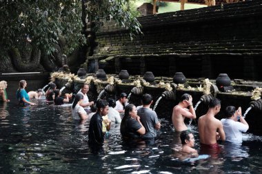 Bali, Endonezya - 08 Aralık 2018: Pura Tirta Empul Tapınağı, Tampaksiring, Bali, Endonezya