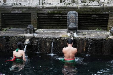 Bali, Endonezya - 08 Aralık 2018: Pura Tirta Empul Tapınağı, Tampaksiring, Bali, Endonezya