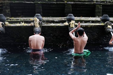 Bali, Endonezya - 08 Aralık 2018: Pura Tirta Empul Tapınağı, Tampaksiring, Bali, Endonezya