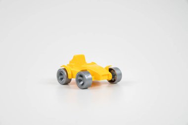 Çok renkli plastik oyuncak araba. Otobüsler. Ekipman.