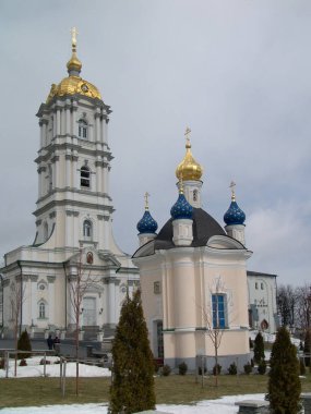 Pochaev Lavra. Ukrayna. 20 Mart 2005. Hıristiyan Ortodoks mimari kompleksi ve manastırı.