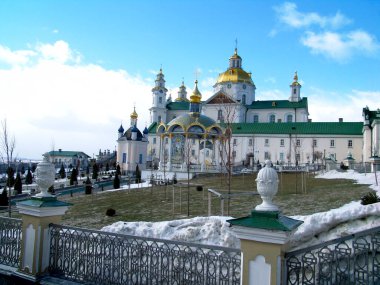 Pochaev Lavra. Ukrayna. 20 Mart 2005. Hıristiyan Ortodoks mimari kompleksi ve manastırı.