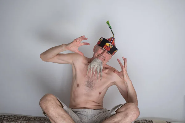 Man Pigtails Gray Beard Skullcap Naked Torso — Stock Photo, Image
