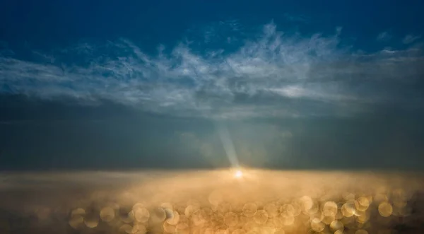 Napkelte Egy Ködös Ablakon Absztrakció Szelektív Fókusz — Stock Fotó