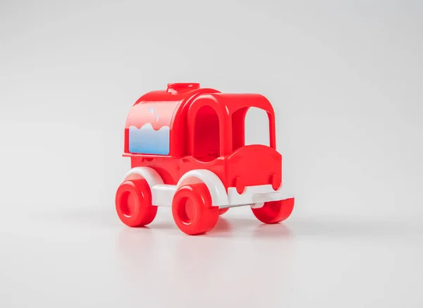 Kleurrijke Speelgoed Vrachtwagen Geïsoleerd Witte Achtergrond — Stockfoto