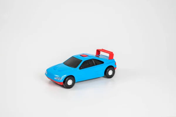 Игрушечный Пластиковый Автомобиль Изолирован Белом Фоне — стоковое фото