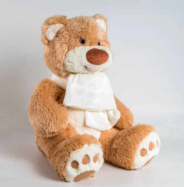 Teddybjörn Med Rosett Vit Bakgrund Mjuk Leksak För Barn — Stockfoto