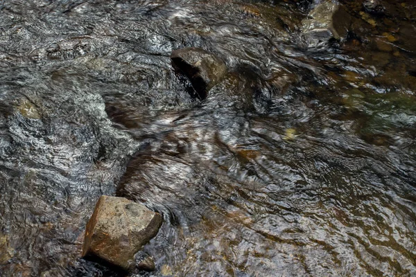 Тече Вода Гірської Річки — стокове фото