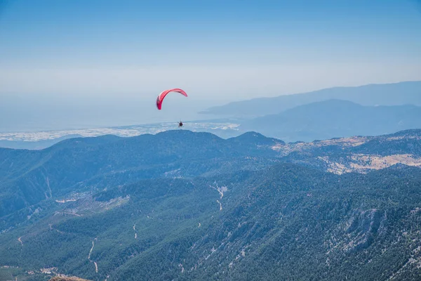 Multi Colored Paraglider Mountains Haze — Stock Photo, Image