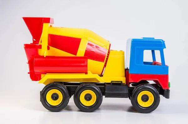Bunte Plastikspielzeug Lkws Für Kinderspiele Auf Weißem Hintergrund Betonmischer — Stockfoto