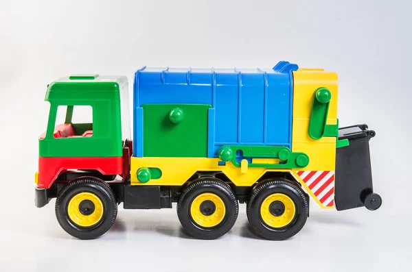 Bunte Plastikspielzeug Lkws Für Kinderspiele Auf Weißem Hintergrund Müllwagen — Stockfoto