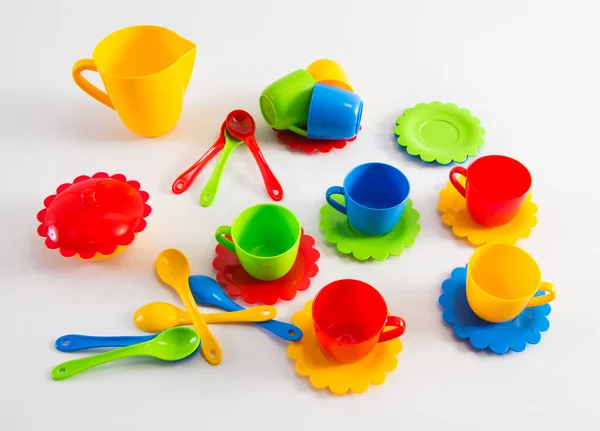 Buntes Plastik Spielzeuggeschirr Für Kinder Auf Weißem Hintergrund — Stockfoto