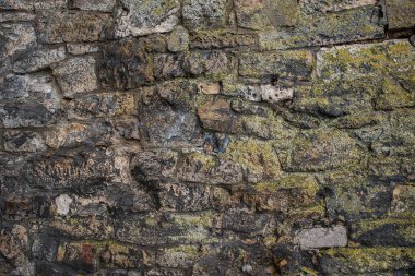 Taş bloklardan yapılmış eski bir duvarın dokusu.