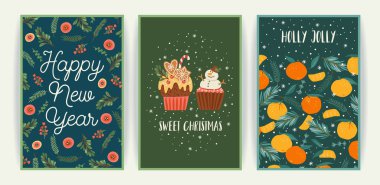 Noel ve Mutlu Yıllar kartları seti. Yeni yıl sembolleri boyunca sevimli parlak çizimler vektör tasarım şablonları.