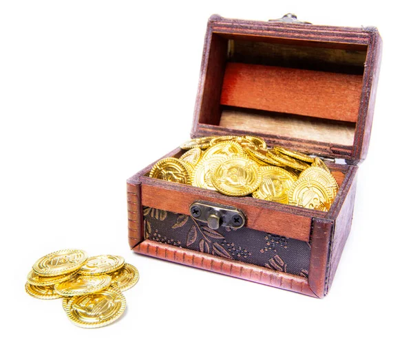 Wooden Pirate Chest Full Gold Coins Pile Front Chest Isolated — Stock Photo, Image