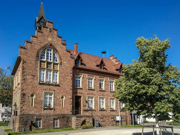 町役場とヴィーゼンバッハの予測 南ドイツのコミュニティ — ストック写真