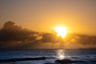 Bansin, Almanya 'daki adanın deniz kenarında Sabah güneşi.