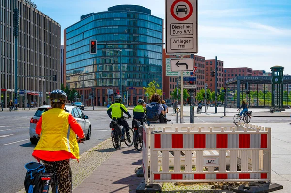 Берлин Германия Мая 2020 Года Движение Велосипедов Центре Берлина Двое — стоковое фото