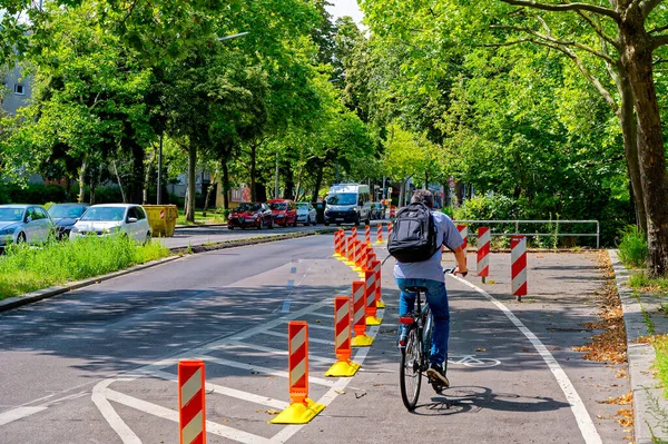 Берлин Германия Июля 2023 Года Велосипедист Специальном Велотренажере Главной Дороге — стоковое фото