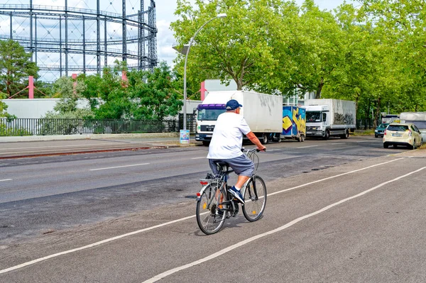 Берлін Німеччина Липня 2023 Вулична Сцена Велосипедистом Берліні Велосипедний Шлях — стокове фото