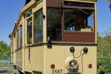 Kleinmachnow, Almanya - 6 Mayıs 2018: 1929 yılında inşa edilmiş tarihi bir Alman tramvayı.