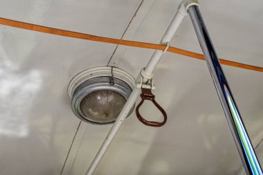 Kleinmachnow, Almanya - 6 Mayıs 2018: 1929 'dan kalma tarihi bir Alman tramvayı.