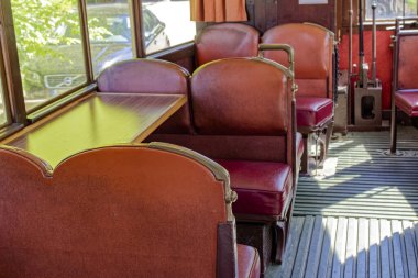 Kleinmachnow, Almanya - 6 Mayıs 2018: 1929 'dan kalma tarihi bir Alman tramvayı.