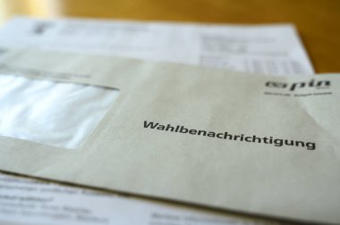 Berlin, Almanya - 2 Mayıs 2024: Avrupa Parlamentosu seçimleri için seçim tebligatı.