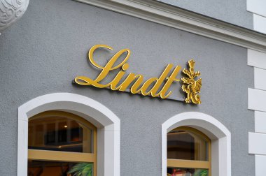 Dresden, Almanya - 8 Haziran 2024: Tarihi eski Dresden kasabasında çikolata deposu. 