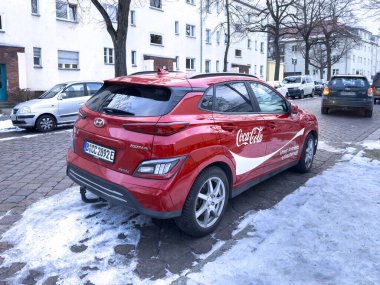 Berlin, Almanya - 20 Şubat 2025: Berlin 'de bir limonata üreticisinin elektrikli şirket arabası.