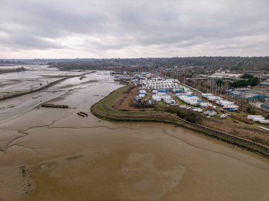 Melton, Woodbridge yakınlarındaki Deben nehrinin alçak gelgitte görüntüsü.