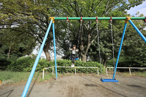 Japanische Studentin Auf Der Schaukel Jahre Alt — Stockfoto