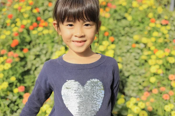 Niña Estudiante Japonesa Jardín Flores Años — Foto de Stock